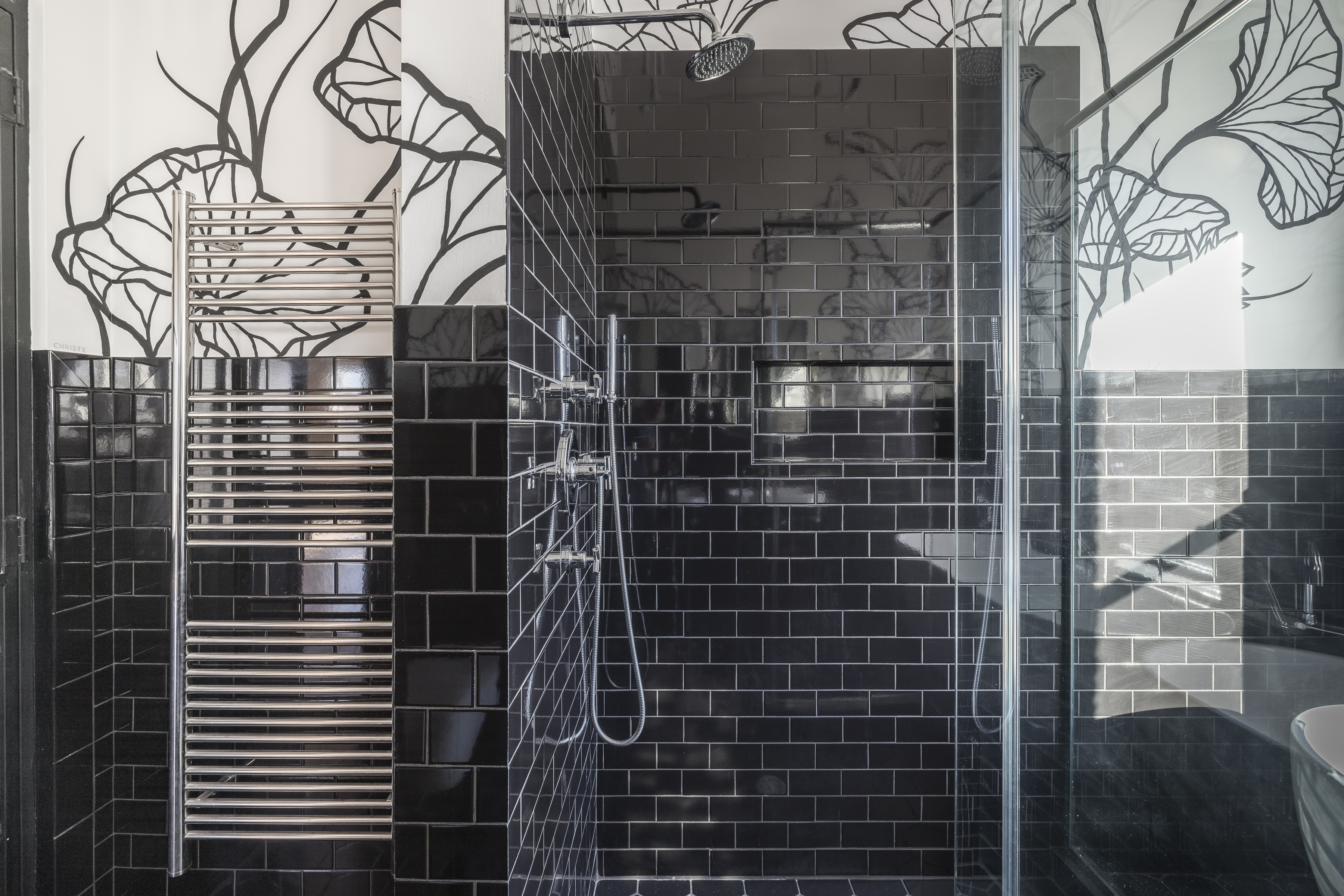 705 Driggs Avenue, Unit 13 Brooklyn, NY 11211 - Photo 11 of 15 a bathroom with a shower