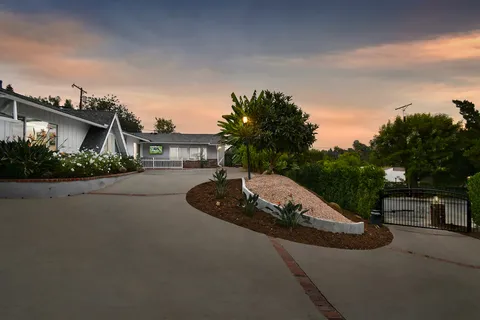 $2,599,000 | 4053 Harclare Lane, Encino, CA 91436