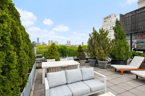 $9,800,000 | 15 East 70th Street, Unit PHB | Lenox Hill
