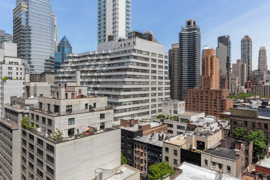 235 East 57th Street, Unit 17A Manhattan, NY 10022 - Photo 8 of 9 Gallery Image 8