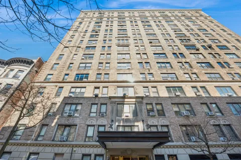 $439,000 | 235 West 102nd Street, Unit 16D | Upper West Side