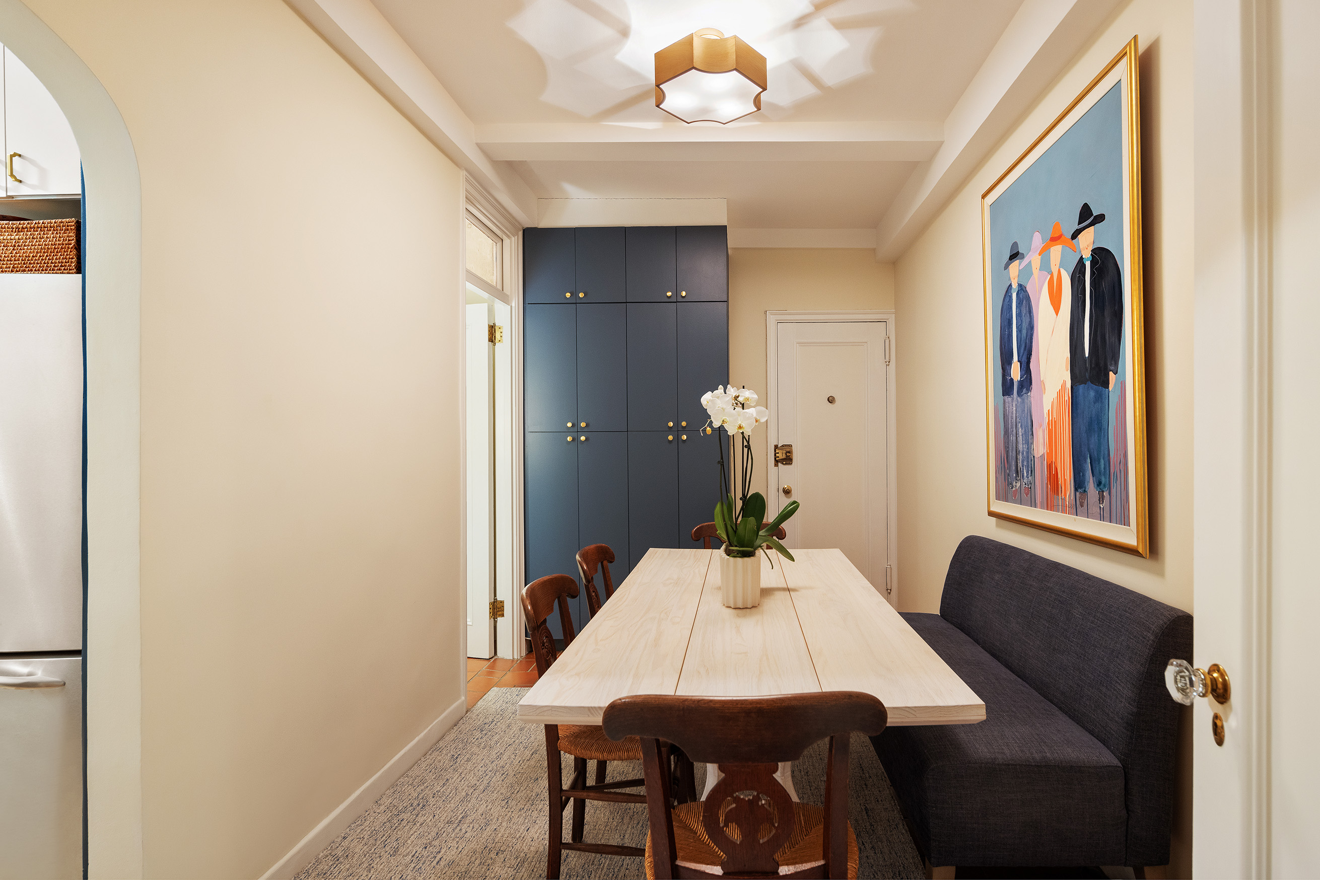 115 East 86th Street, Unit 22 Manhattan, NY 10028 - Photo 7 of 16 a dining room with a table and chairs