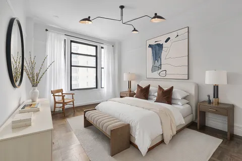 $1,170,000 | 200 West 54th Street, Unit 8G | Theater District