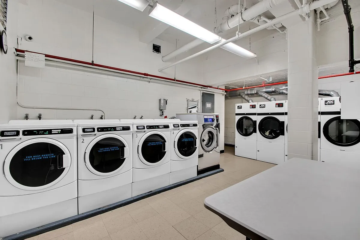 225 East 46th Street, Unit 8J Manhattan, NY 10017 - Photo 10 of 13