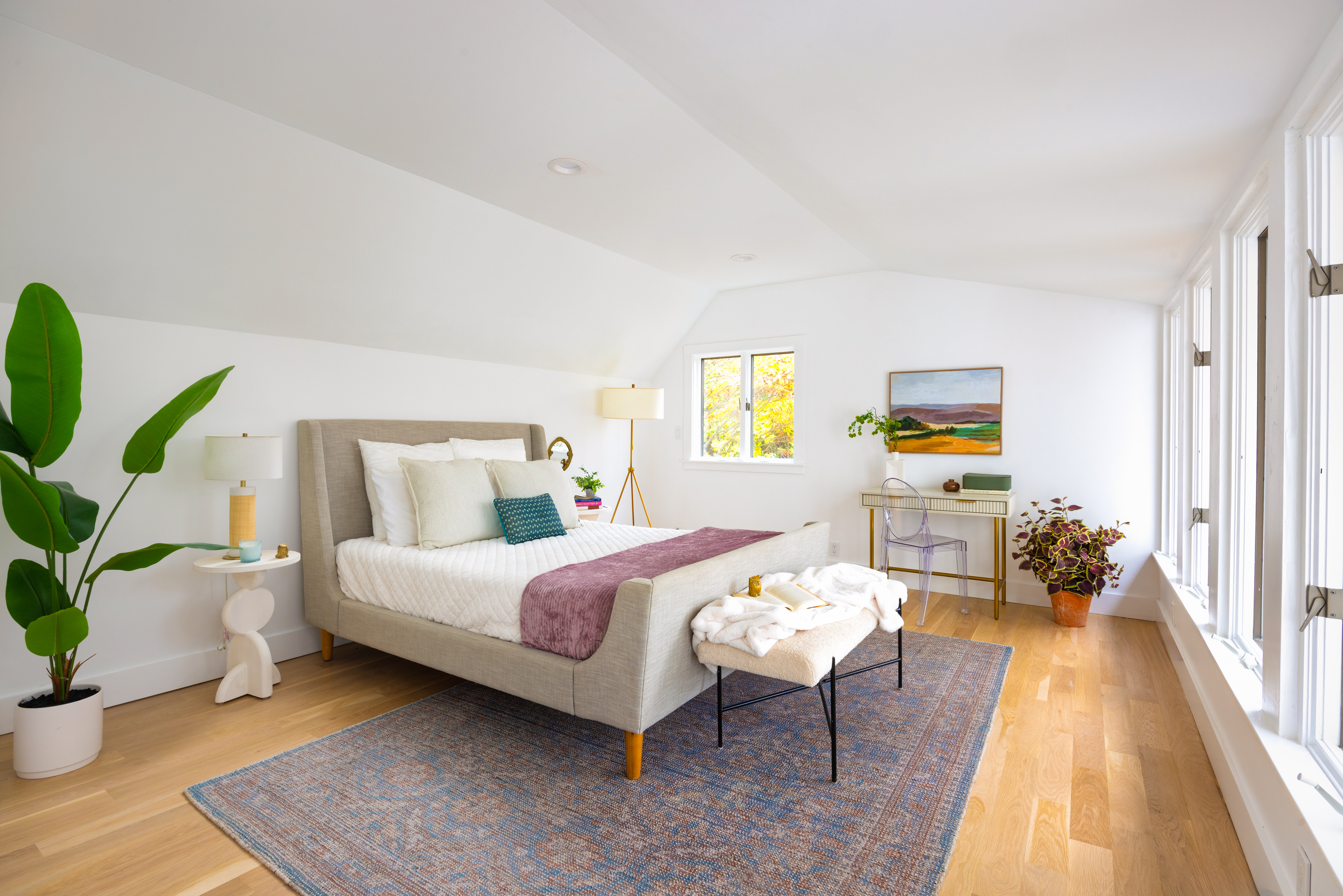 111 Beverly Road Brookline, MA 02467 - Photo 20 of 27 a bedroom with a bed and a couch