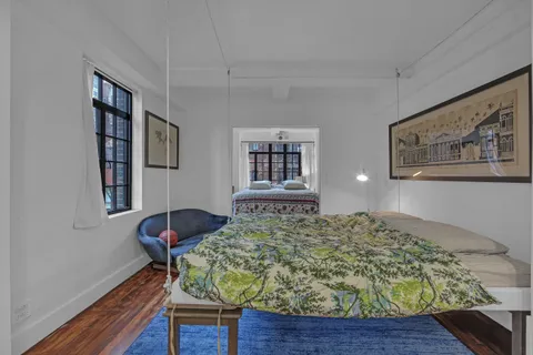 $520,000 | 320 East 42nd Street, Unit 918 | Murray Hill