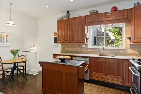 $2,195,000 | 685 East 22nd Street | South Midwood