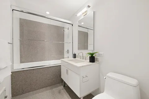 $1,795,000 | 300 East 79th Street, Unit 4C | Upper East Side