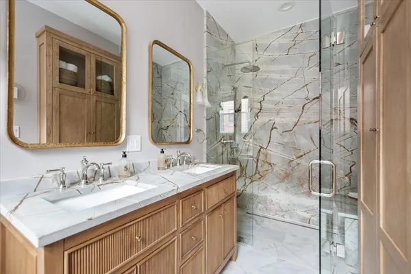 $1,200,000 | 457 West Fullerton Parkway, Unit 2W, Chicago, IL 60614