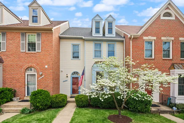 $725,000 | 6369 English Ivy Way, Springfield, VA 22152