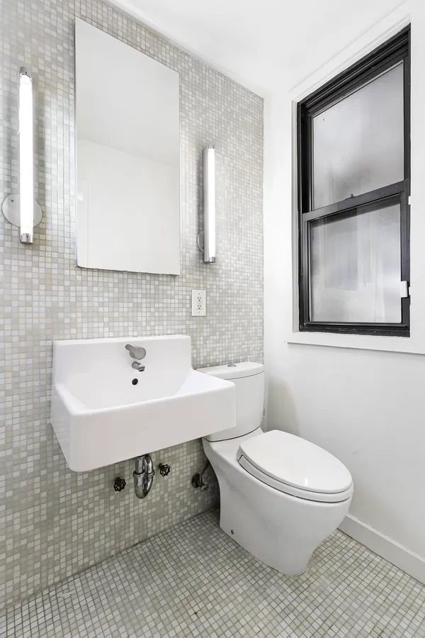 $2,750 | 522 West 50th Street, Unit C1 | Hell's Kitchen