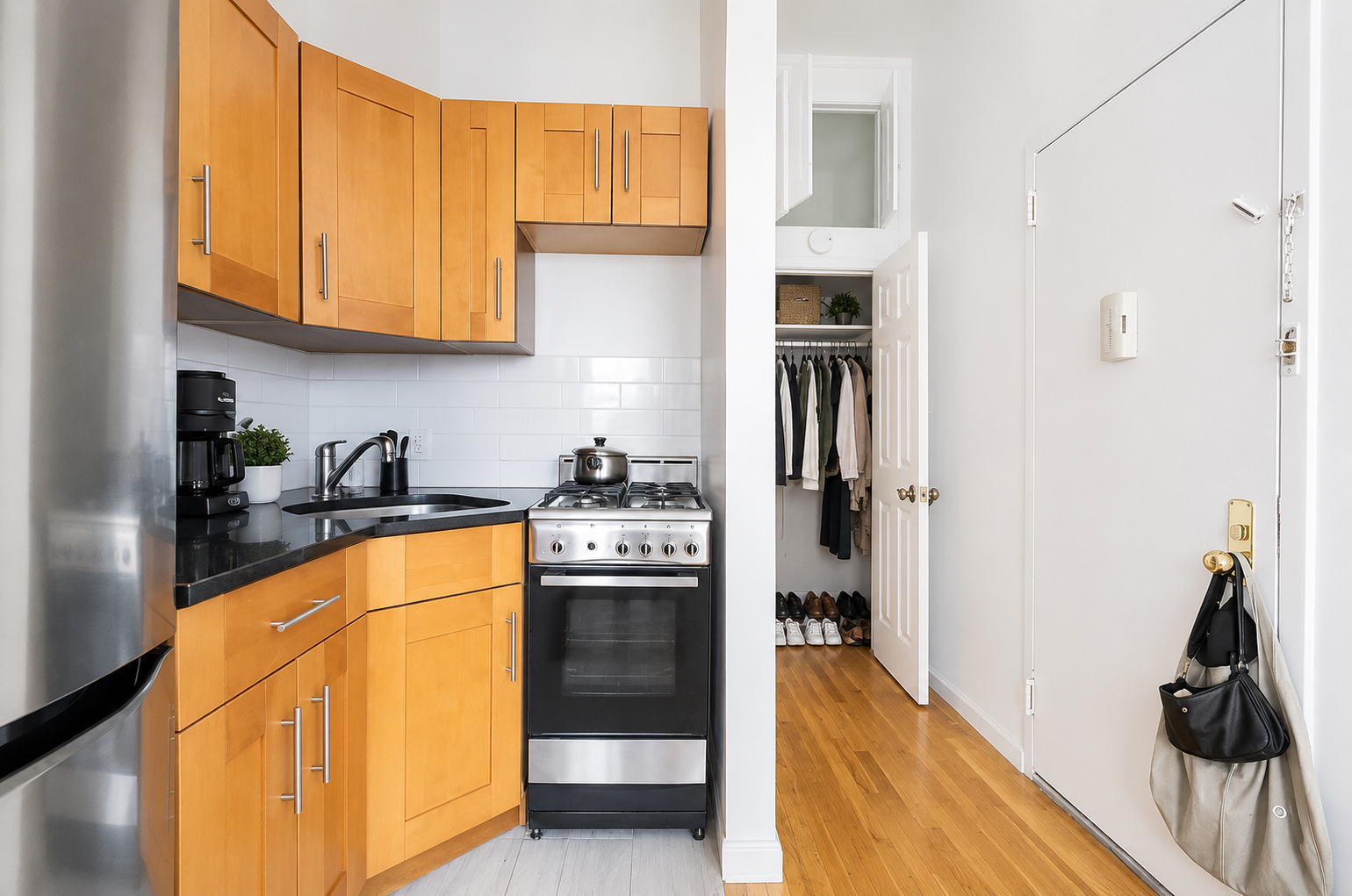 1582 York Avenue, Unit 4A Manhattan, NY 10028 - Photo 4 of 9