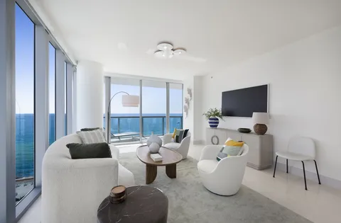 $2,100,000 | 6799 Collins Avenue, Unit 1402, Miami Beach, FL 33141