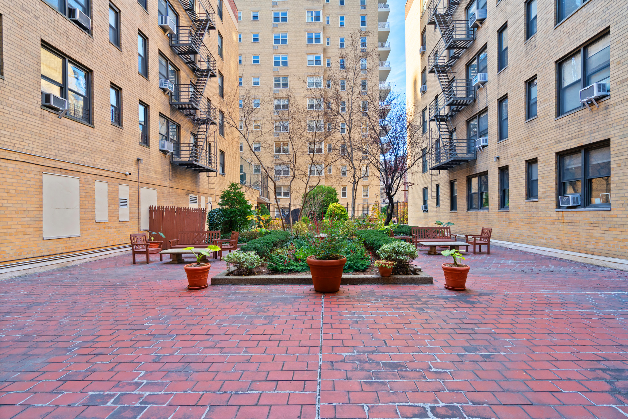 60 East 9th Street, Unit 235 Manhattan, NY 10003 - Photo 12 of 14 a view of a building with sitting area