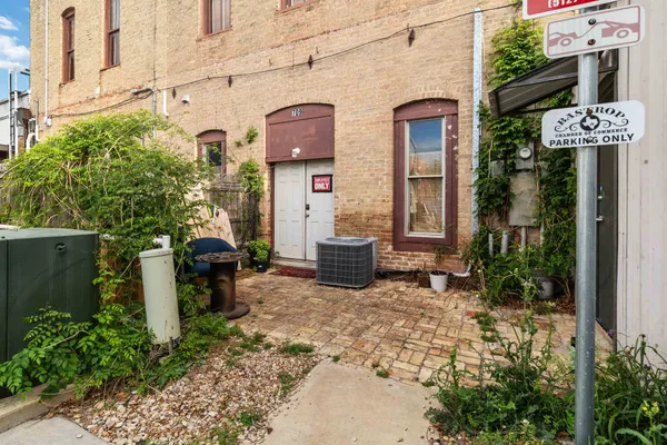 $1,095,000 | 709 Chestnut Street, Bastrop, TX 78602