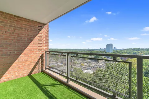 $290,000 | 5700 Arlington Avenue, Unit 10D | North Riverdale