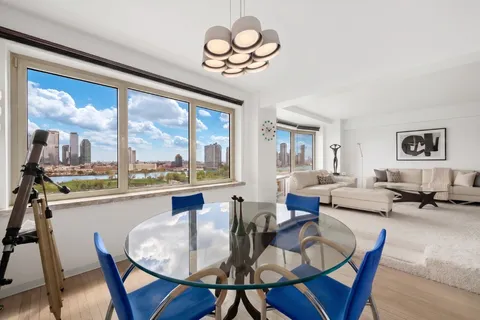 $1,550,000 | 25 Sutton Place South, Unit 11M | Sutton Place