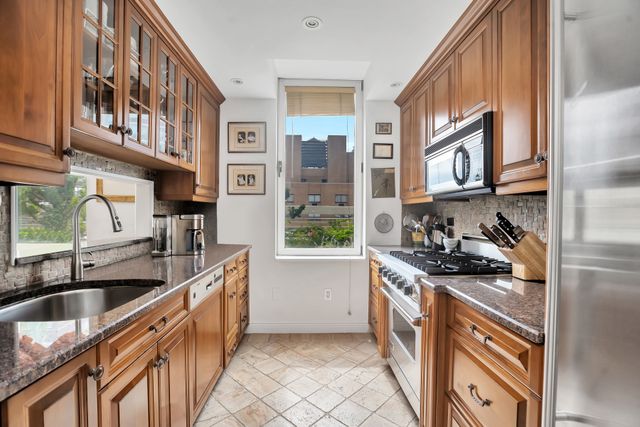 $3,175,000 | 170 East 87th Street, Unit EPH1A | Upper East Side