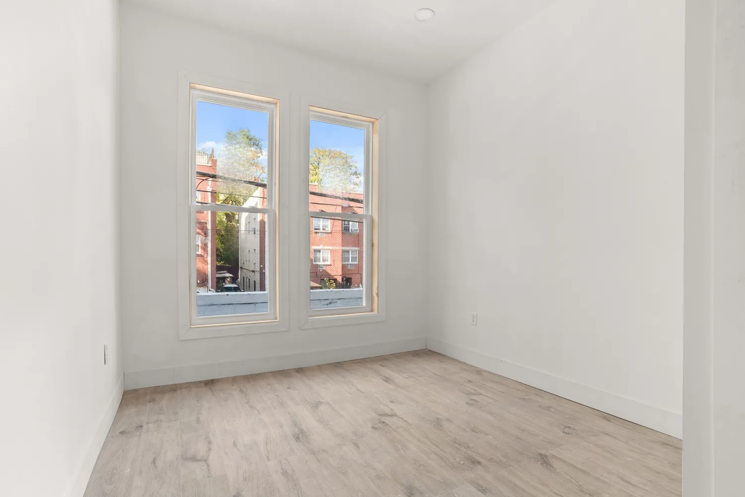 $899,000 | 1042 Hall Place | Foxhurst