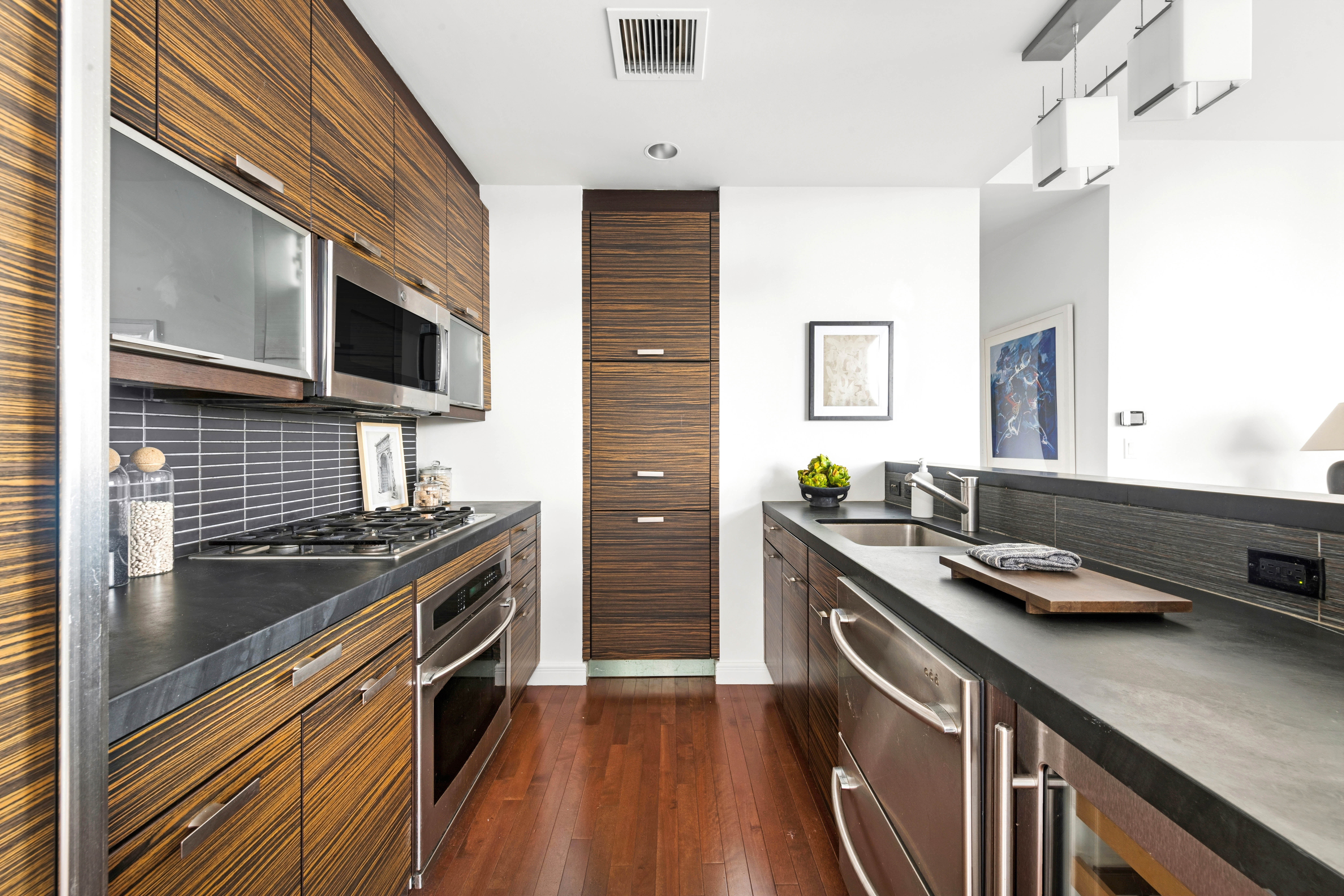 101 West 24th Street, Unit 15B Manhattan, NY 10011 - Photo 2 of 22 Gallery Image 2