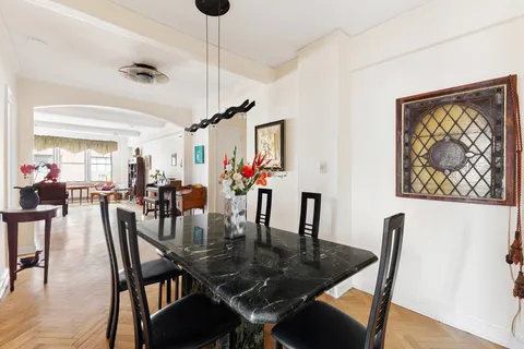 $750,000 | 33 East End Avenue, Unit 9F | Upper East Side