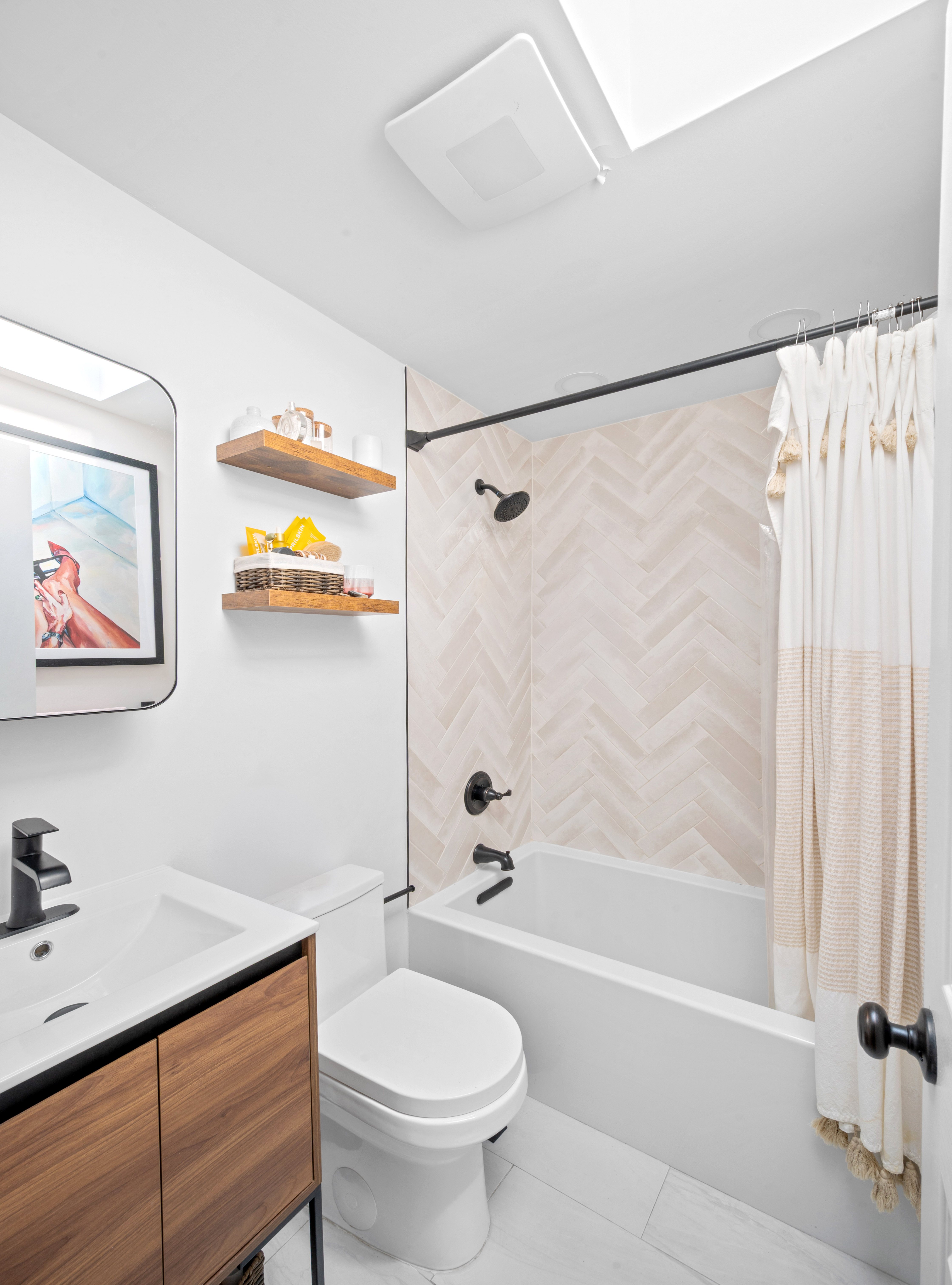 204 Madison Street, Unit 3 Brooklyn, NY 11216 - Photo 4 of 5 a bathroom with a sink a toilet and a bathtub