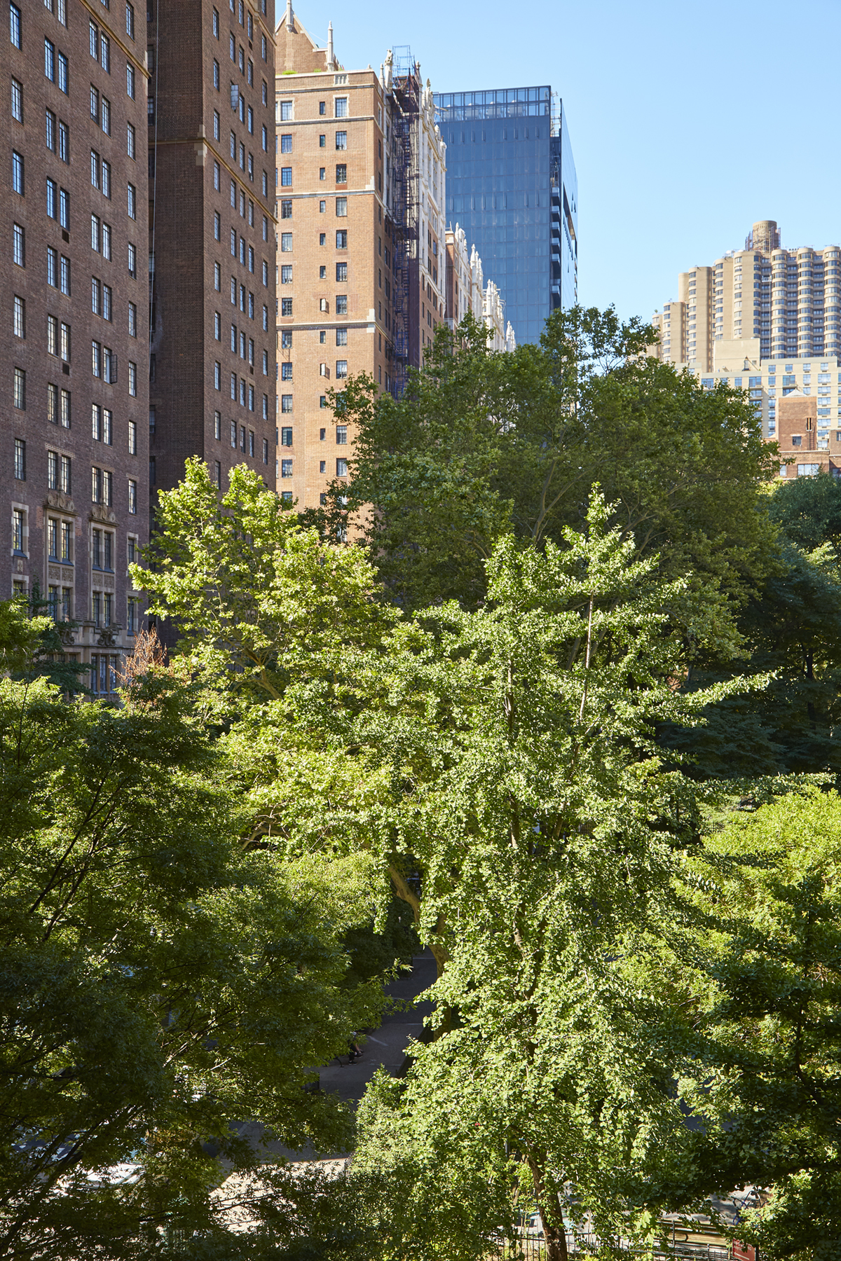 333 East 43rd Street, Unit 508 Manhattan, NY 10017 - Photo 4 of 8 a view of a building