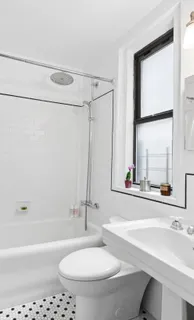 $899,000 | 41 West 72nd Street, Unit 15E | Upper West Side