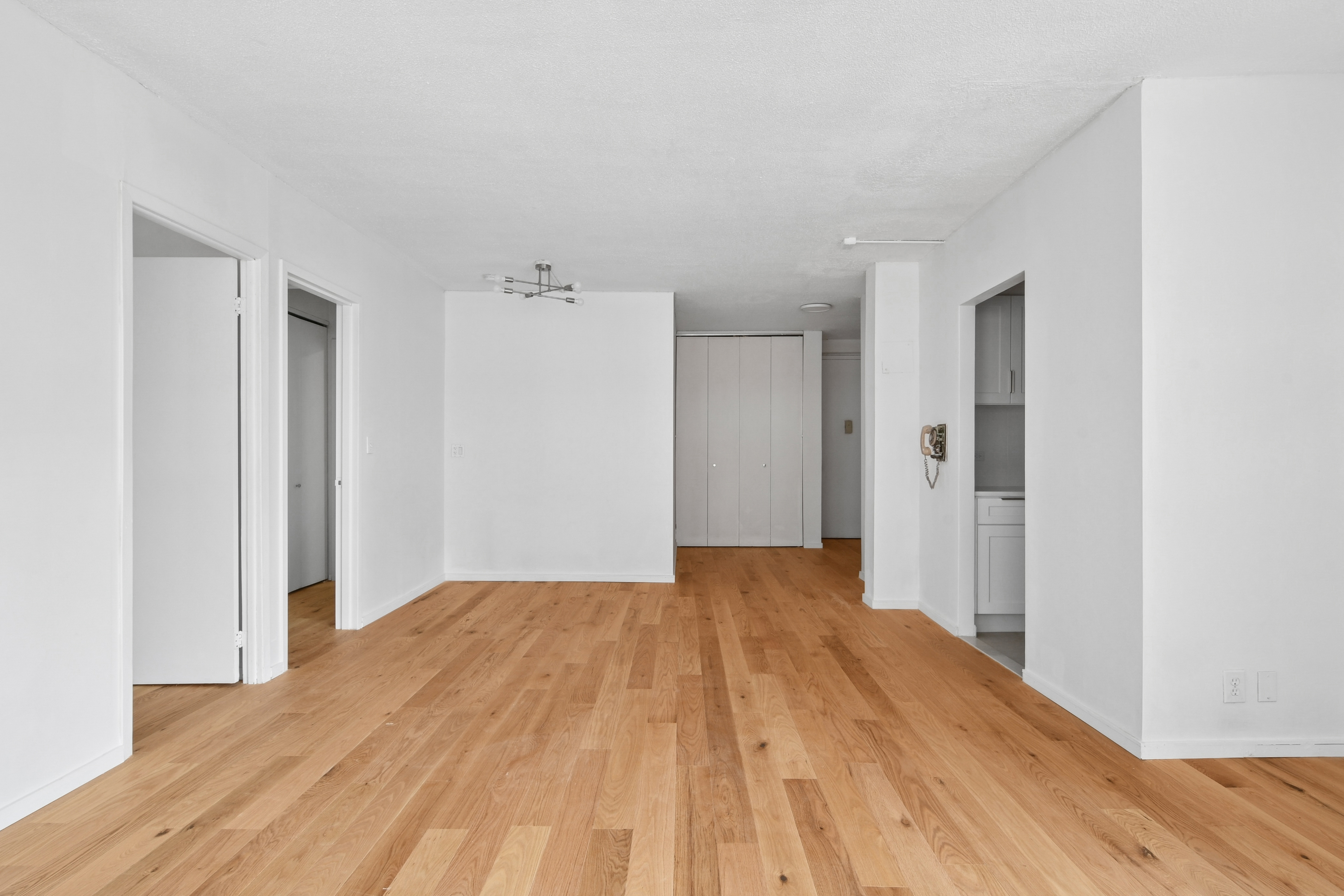 240 East 47th Street, Unit 22B Manhattan, NY 10017 - Photo 3 of 14 Gallery Image 3