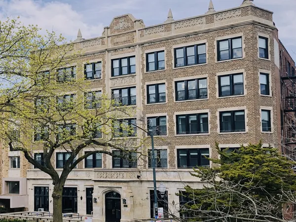 $1,200,000 | 457 West Fullerton Parkway, Unit 2W, Chicago, IL 60614