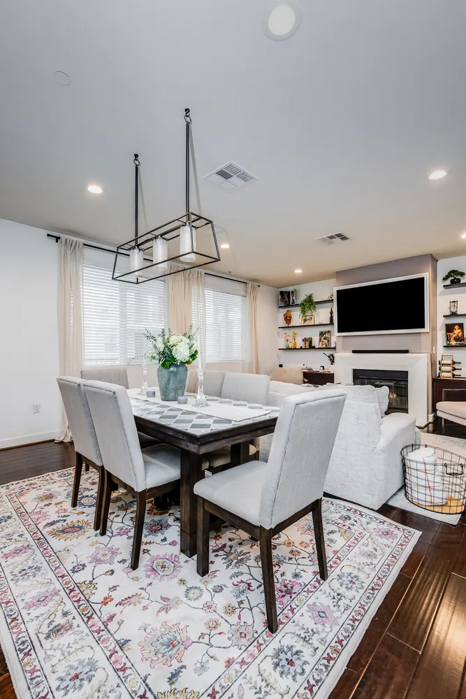 $849,000 | 10878 Bloomfield Street, Unit 211, Toluca Lake, CA 91602