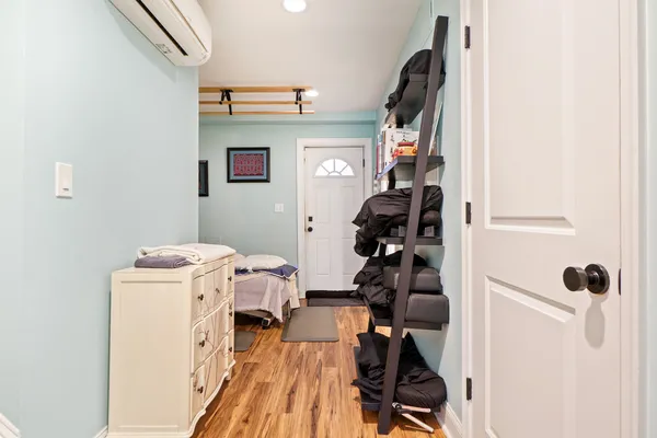 a view of a livingroom with washer and dryer
