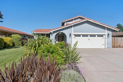 $1,049,000 | 112 Rose Petal Court, Petaluma, CA 94954