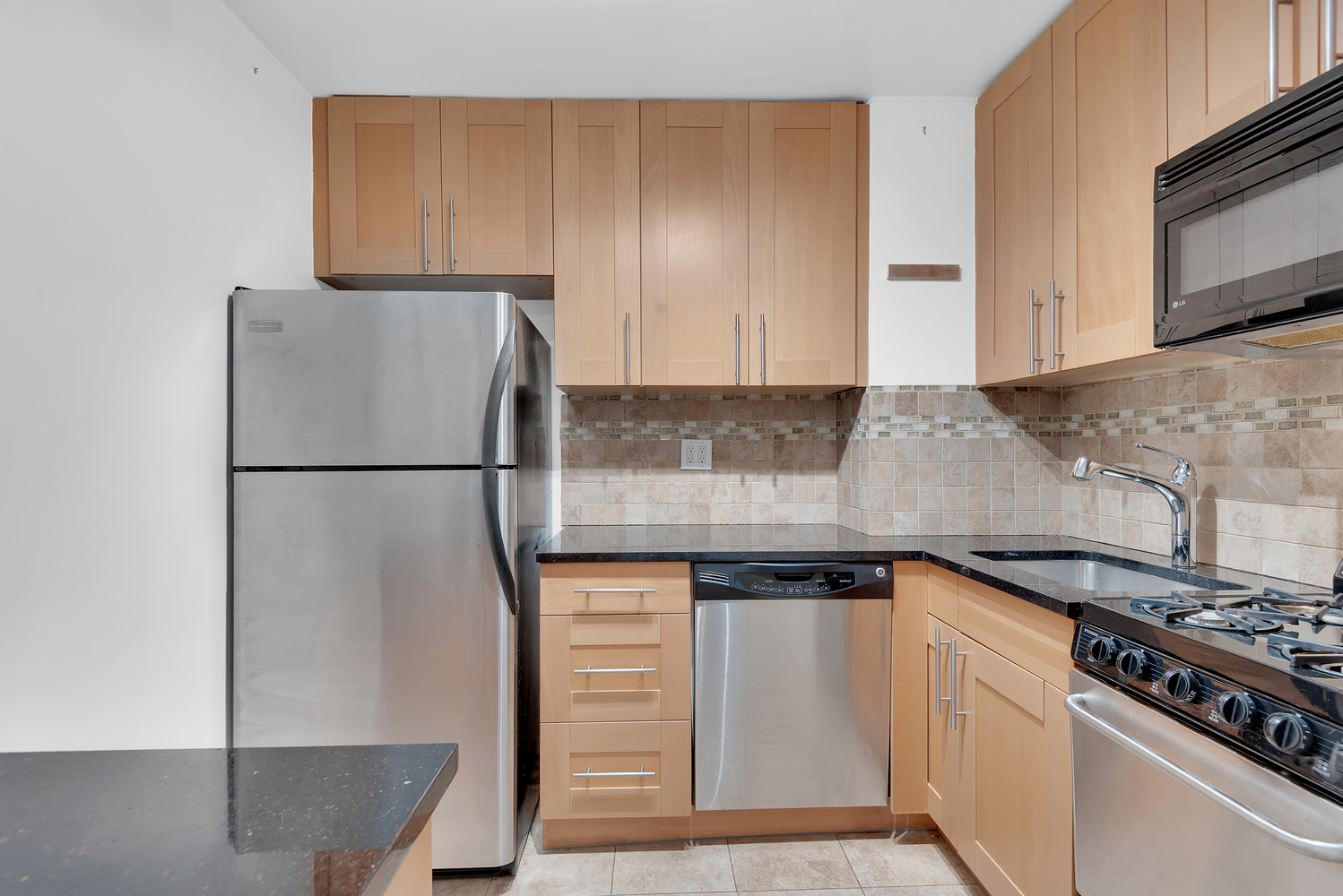 363 East 76th Street, Unit 2D Manhattan, NY 10021 - Photo 5 of 8