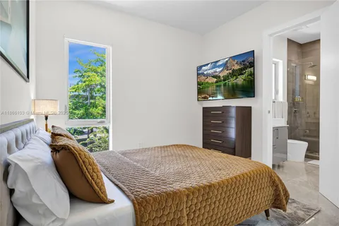 $1,450,000 | 3331 Southwest 29th Terrace, Unit 1, Miami, FL 33133