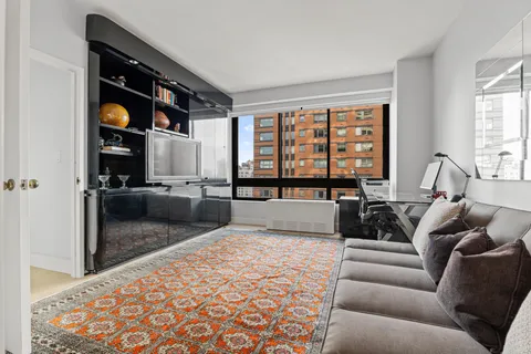 $1,695,000 | 167 East 61st Street, Unit 20E | Lenox Hill