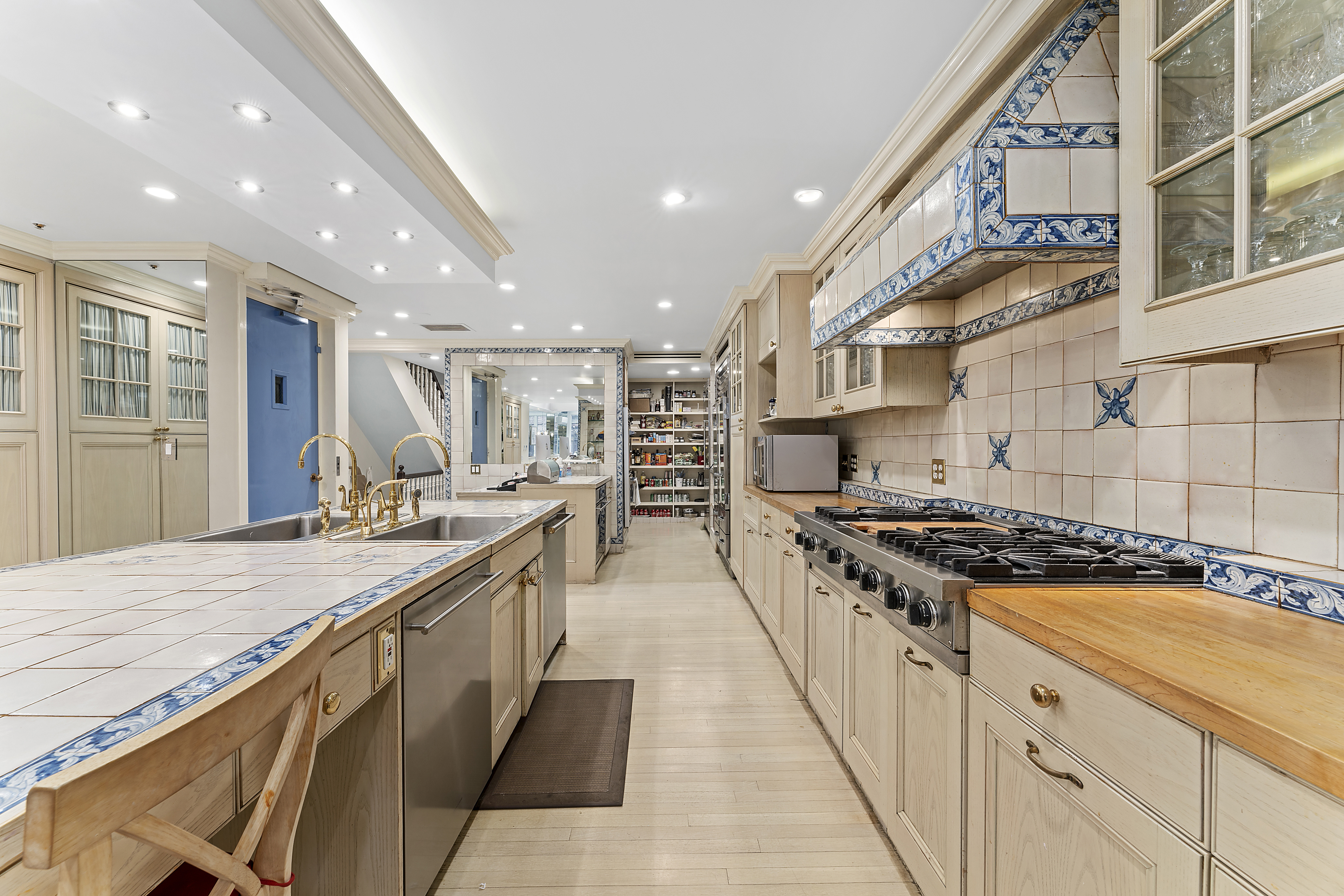 21 West 70th Street Manhattan, NY 10023 - Photo 7 of 15