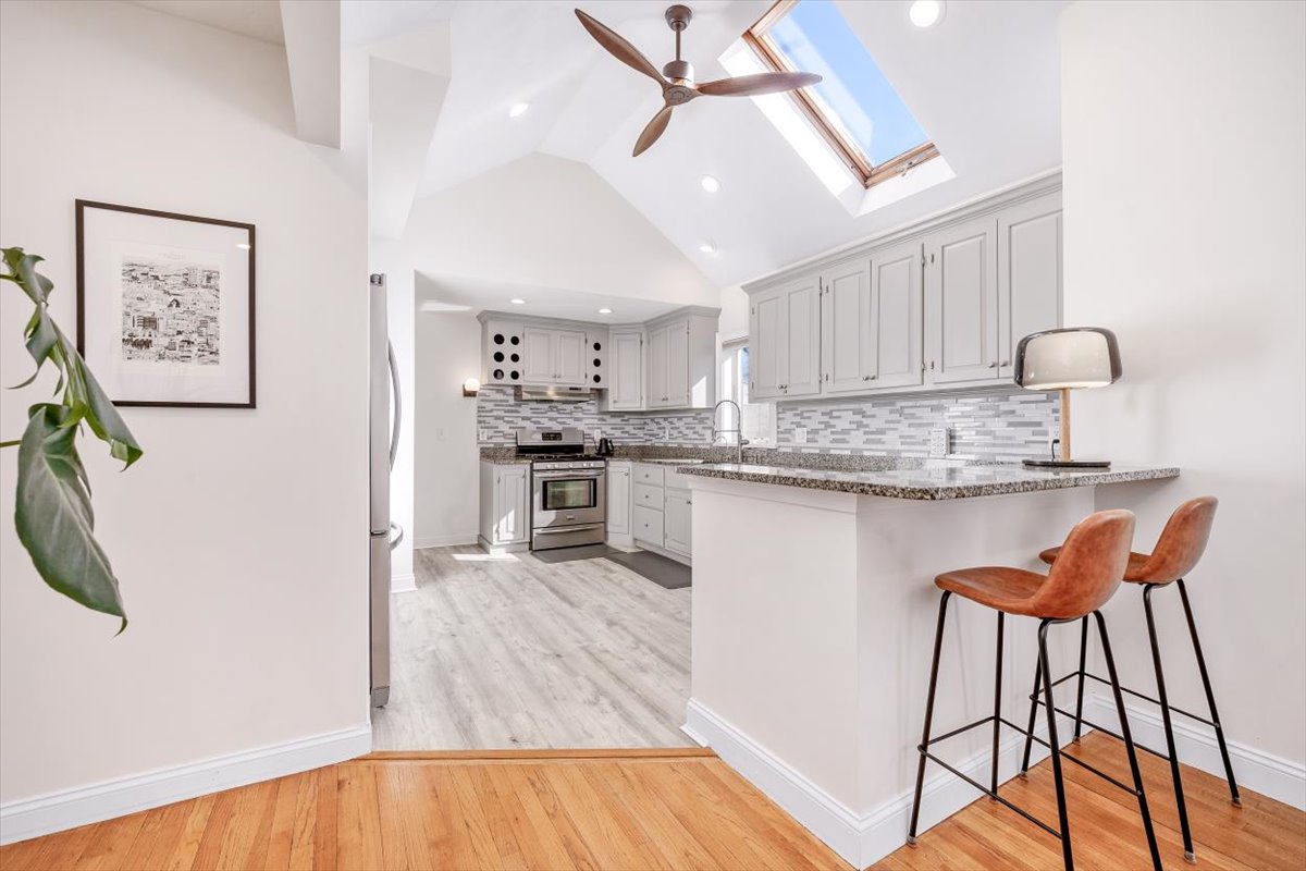 76 Fuller Road Weymouth, MA 02191 - Photo 4 of 26