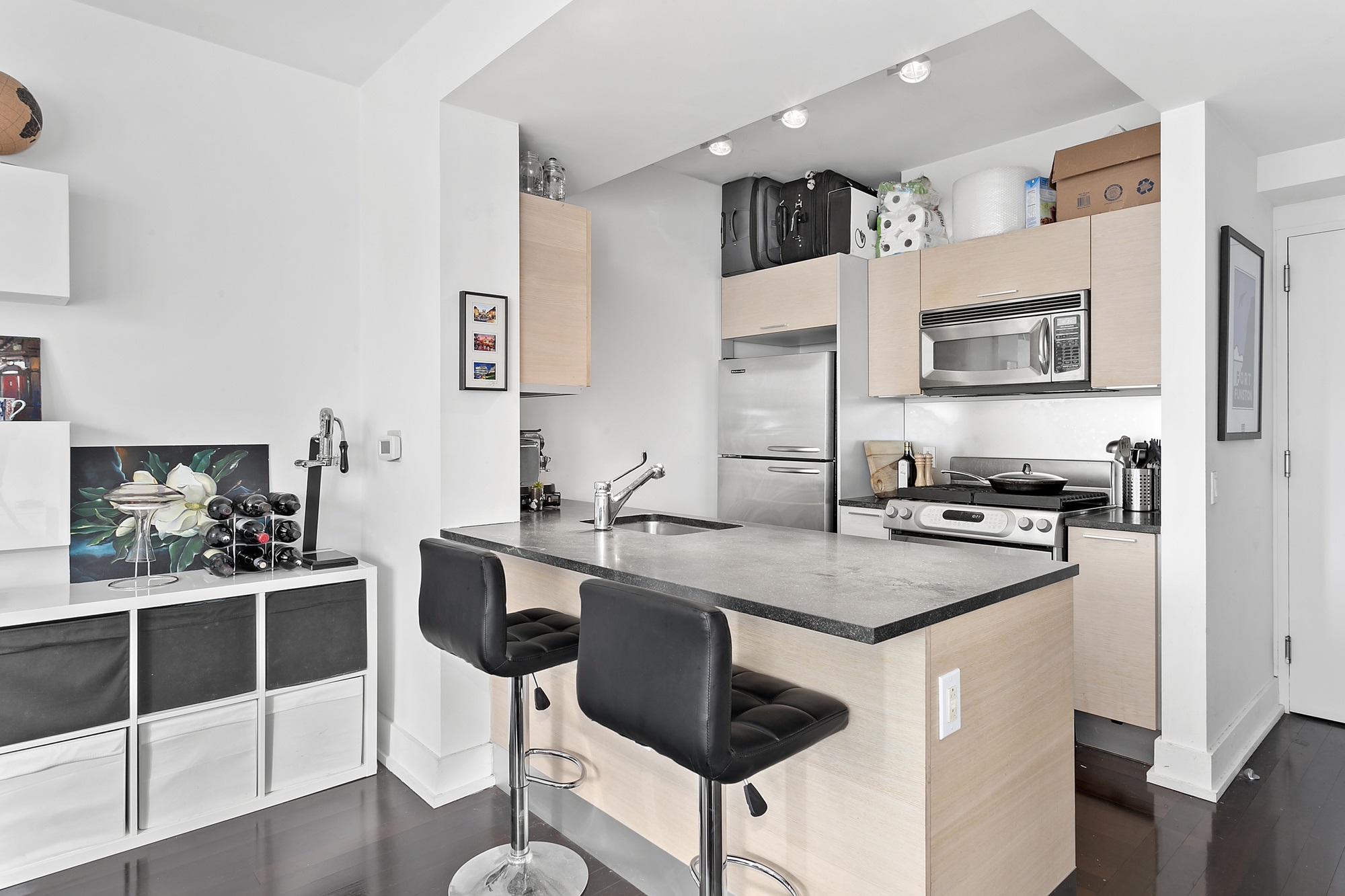 350 West 42nd Street, Unit 25J Manhattan, NY 10036 - Photo 3 of 13