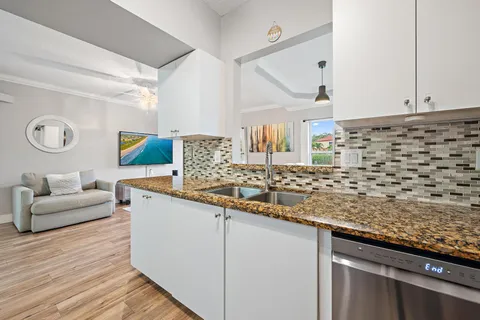 $400,000 | 1088 Via Jardin, Palm Beach Gardens, FL 33418