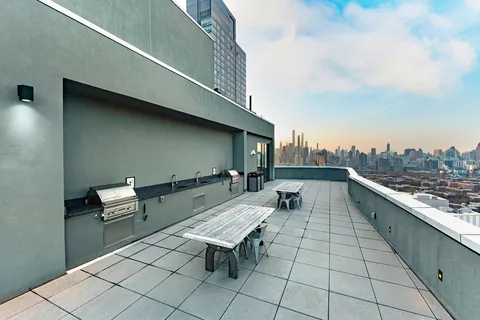 $860,000 | 24-16 Queens Plaza South, Unit 4J | Long Island City