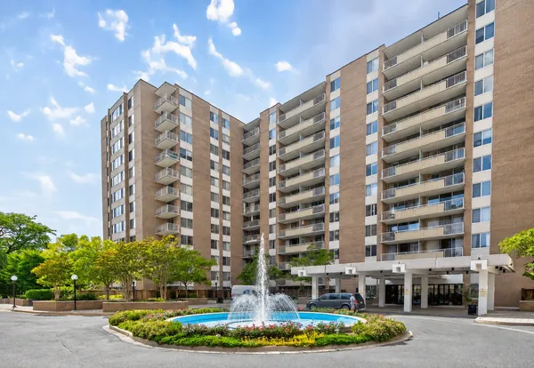 $300,000 | 3001 Veazey Terrace Northwest, Unit 715, Washington, DC 20008
