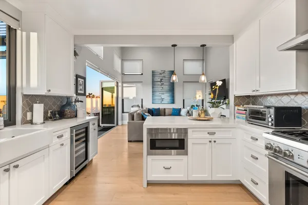 $3,495,000 | 6592 Kentwood Bluffs Drive, Los Angeles, CA 90045