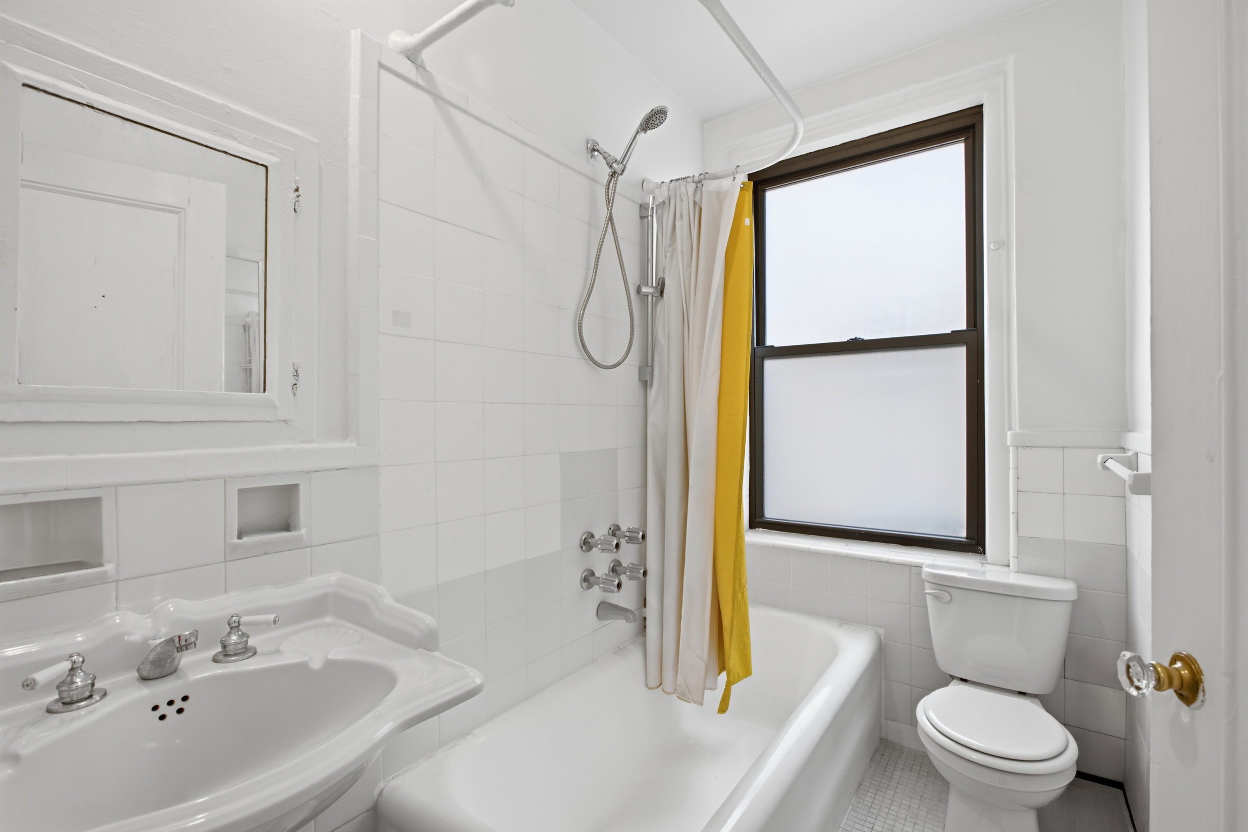 175 West 73rd Street, Unit 8E Manhattan, NY 10023 - Photo 7 of 13 Gallery Image 7