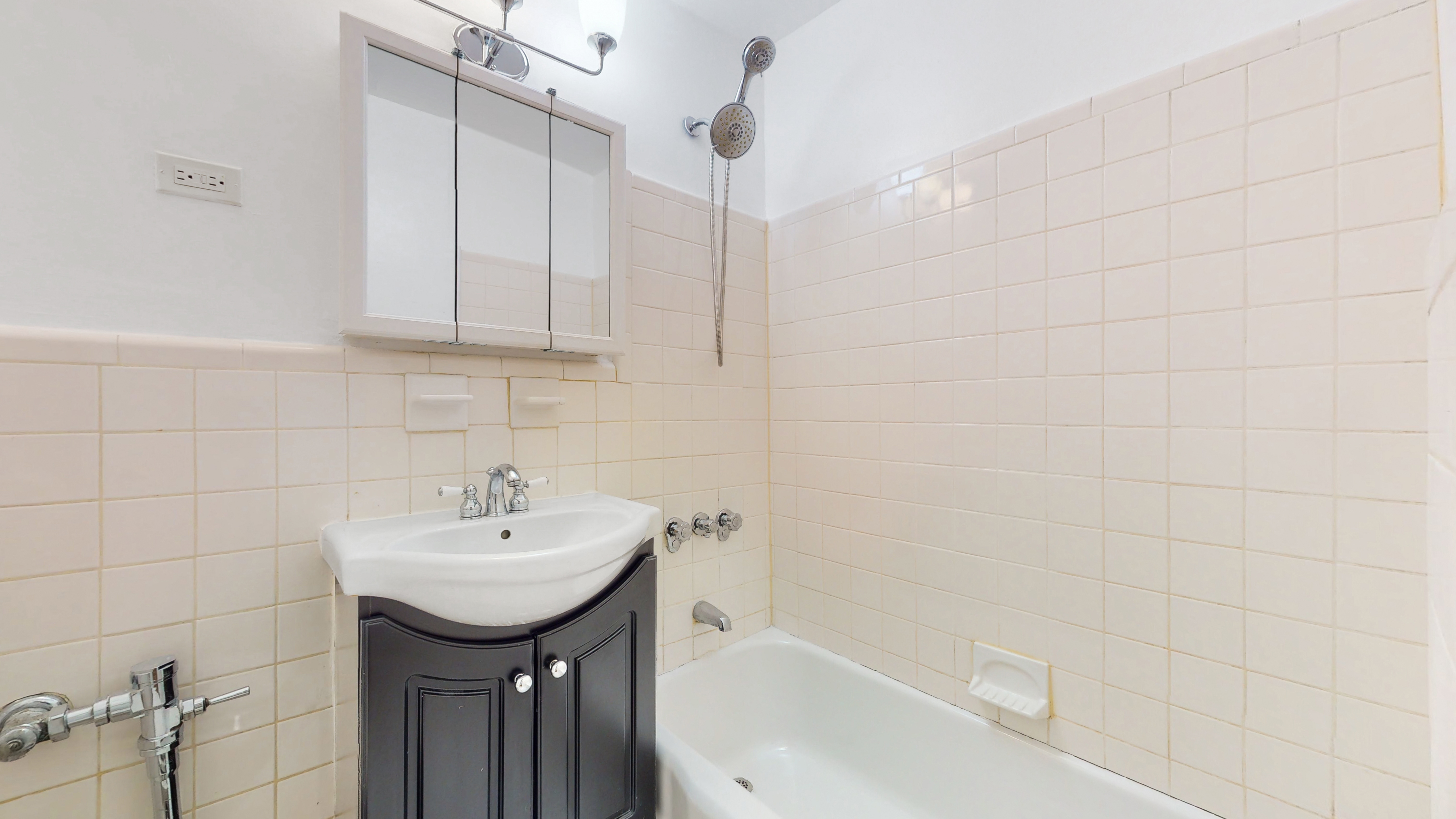 212 East 77th Street, Unit 4E Manhattan, NY 10075 - Photo 7 of 10