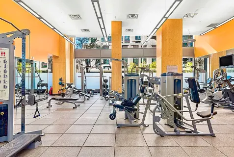 $899,000 | 10 West End Avenue, Unit 4/J | Upper West Side