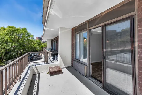 $790,000 | 25-40 Shore Boulevard, Unit 2F | Astoria