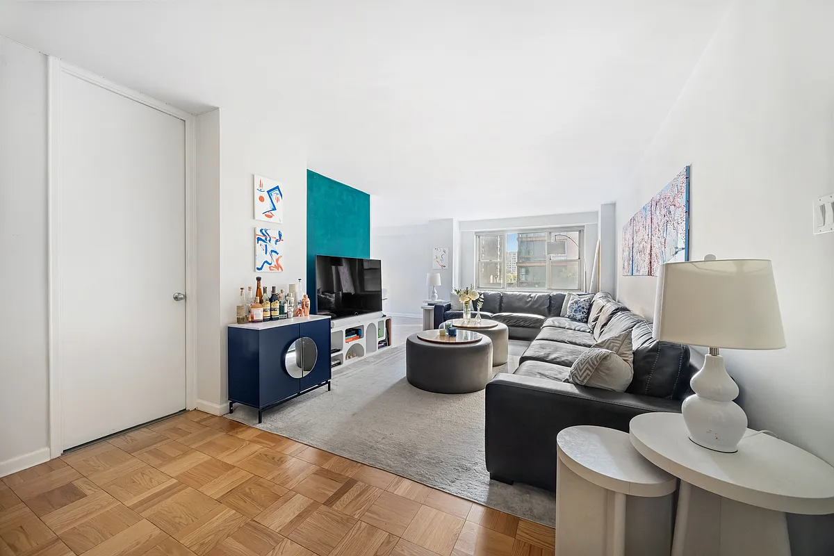 300 East 40th Street, Unit 3J Manhattan, NY 10016 - Photo 1 of 8 Gallery Image 1