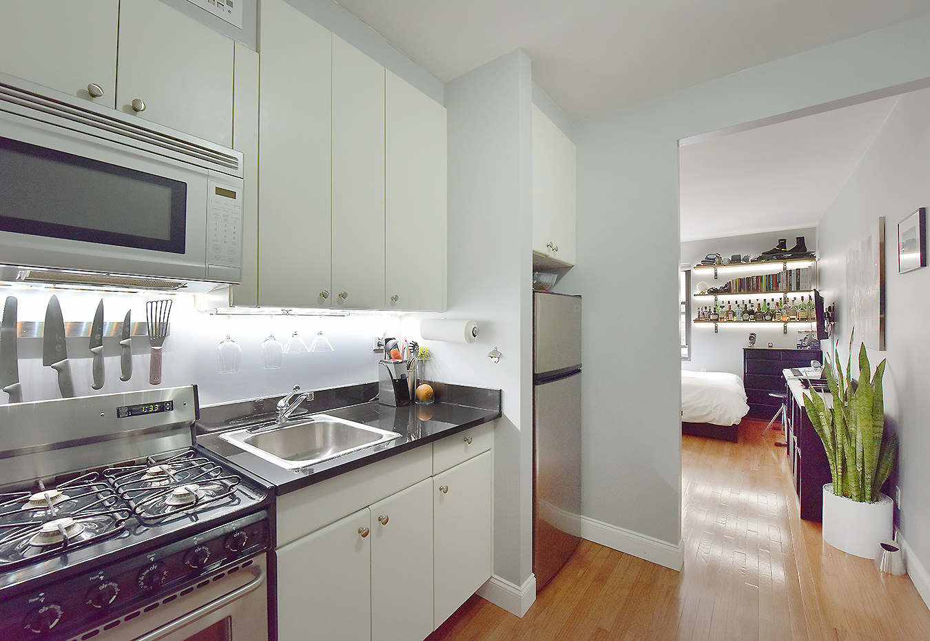 312 West 23rd Street, Unit 1H Manhattan, NY 10011 - Photo 4 of 9