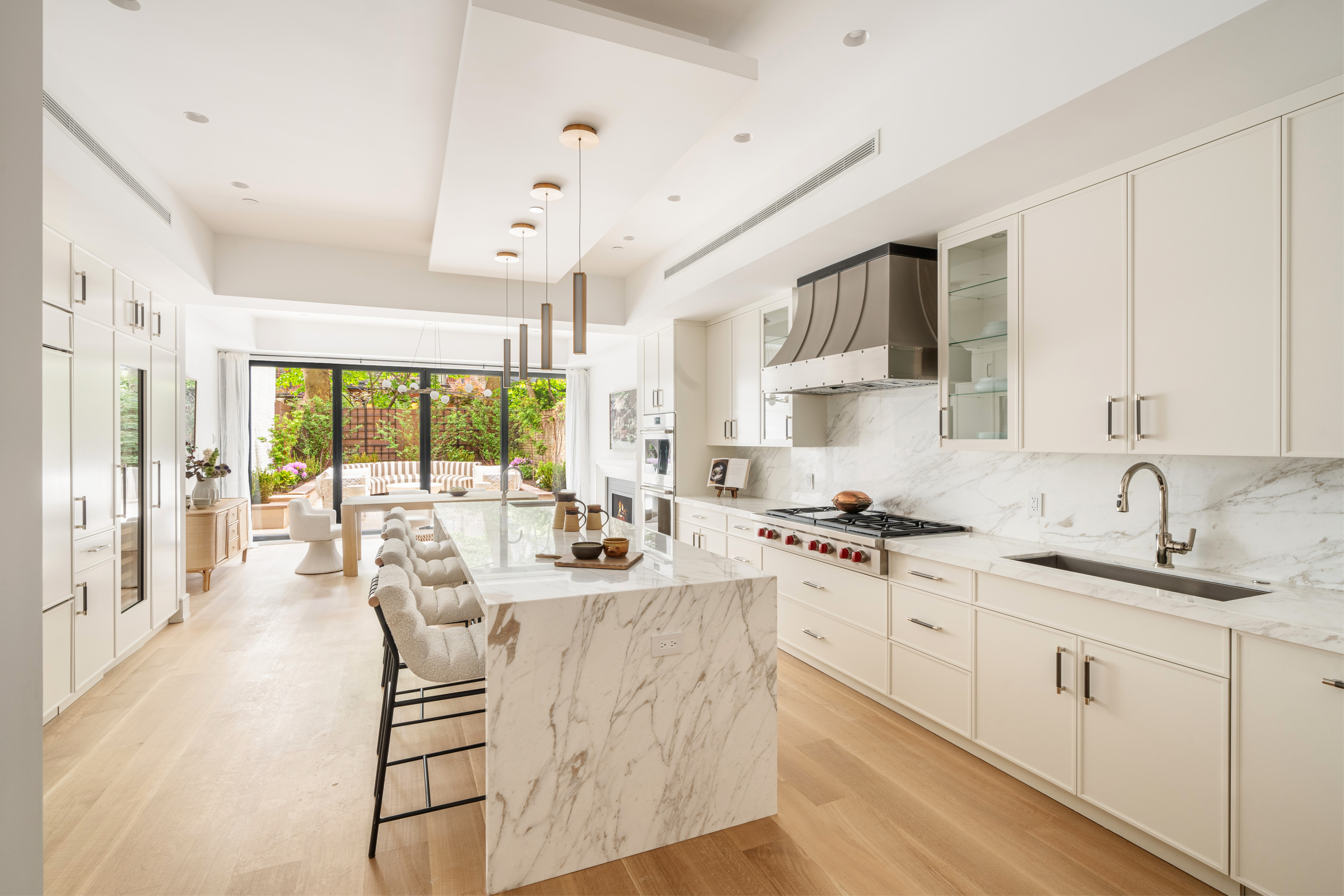 165 East 64th Street Manhattan, NY 10065 - Photo 1 of 23